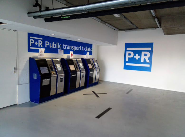 Автоматите на RAI за купуване на P+R GVB билети в рамките на един час от паркиране на колата.