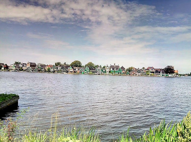 Поглед към другия бряг на река Заан в Заансе Сханс