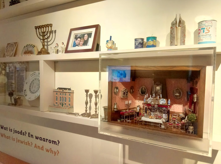 Част от "всекидневната" в Детския музей (Kindermuseum), който е част от Еврейския културен квартал (Joods Cultureel Kwartier) на Амстердам, Нидерландия.