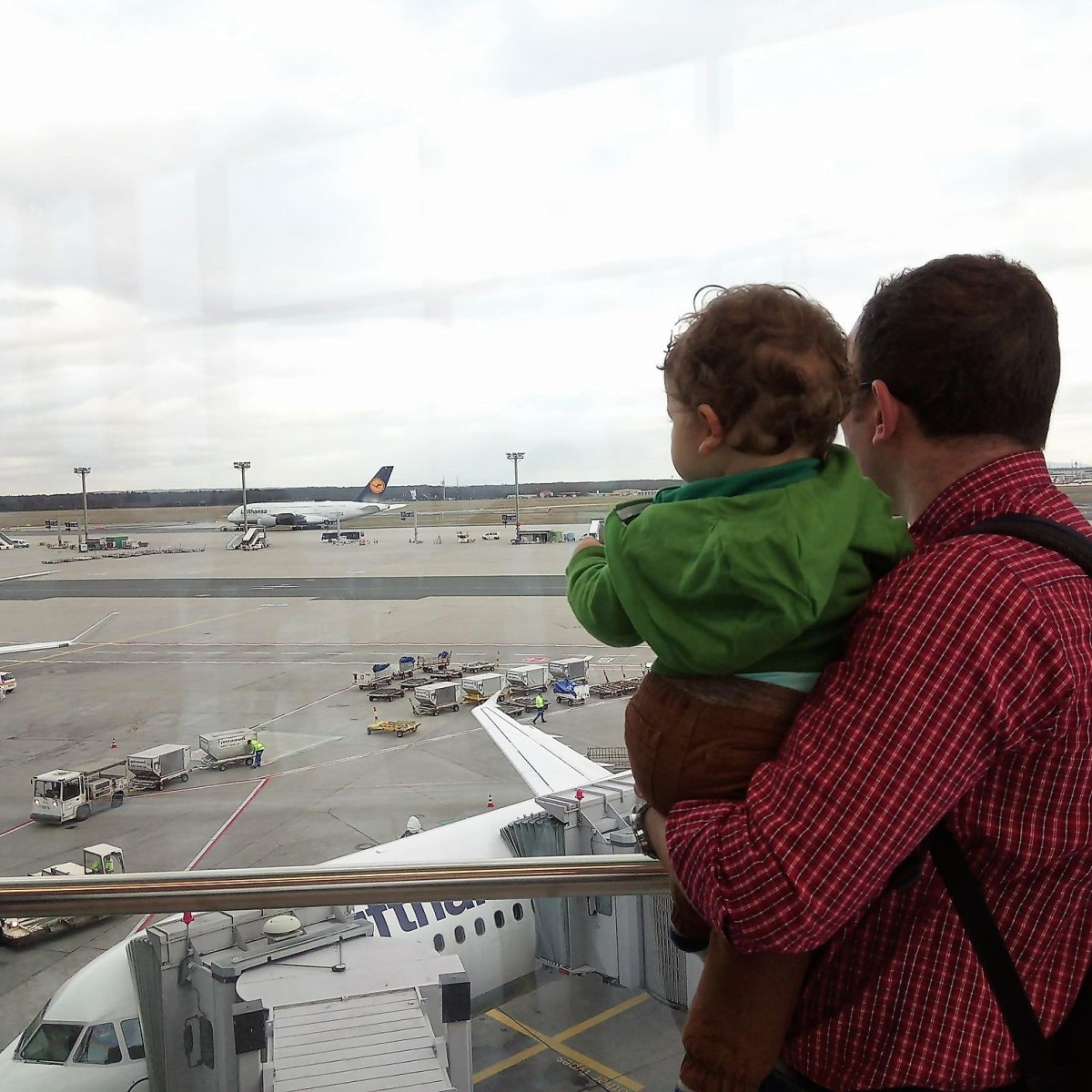 Заминаване за Нидерландия с малко дете: документи от България