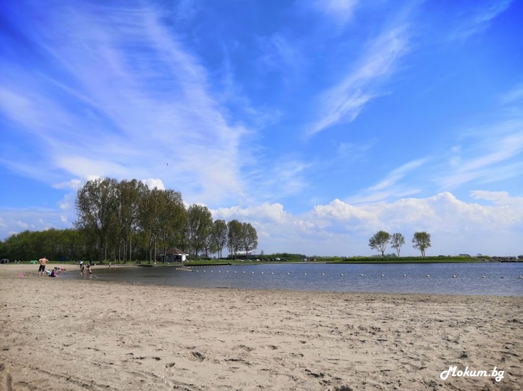 Плажа на езерцето Ouderkerkerplas, при Ouderkerk aan de Amstel. Холандия