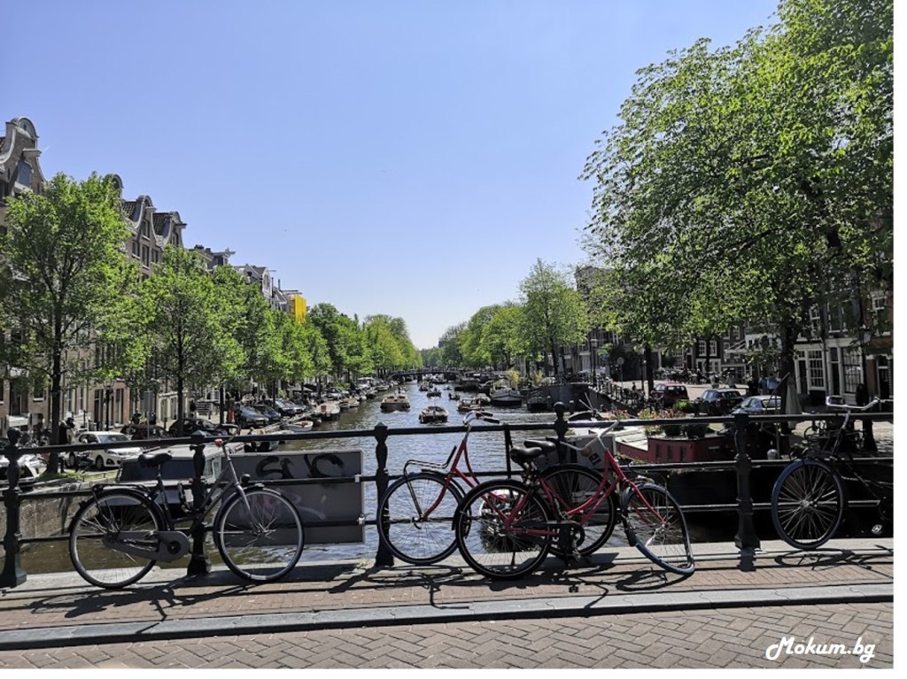 Лодки по Prinsengracht, Amsterdam.