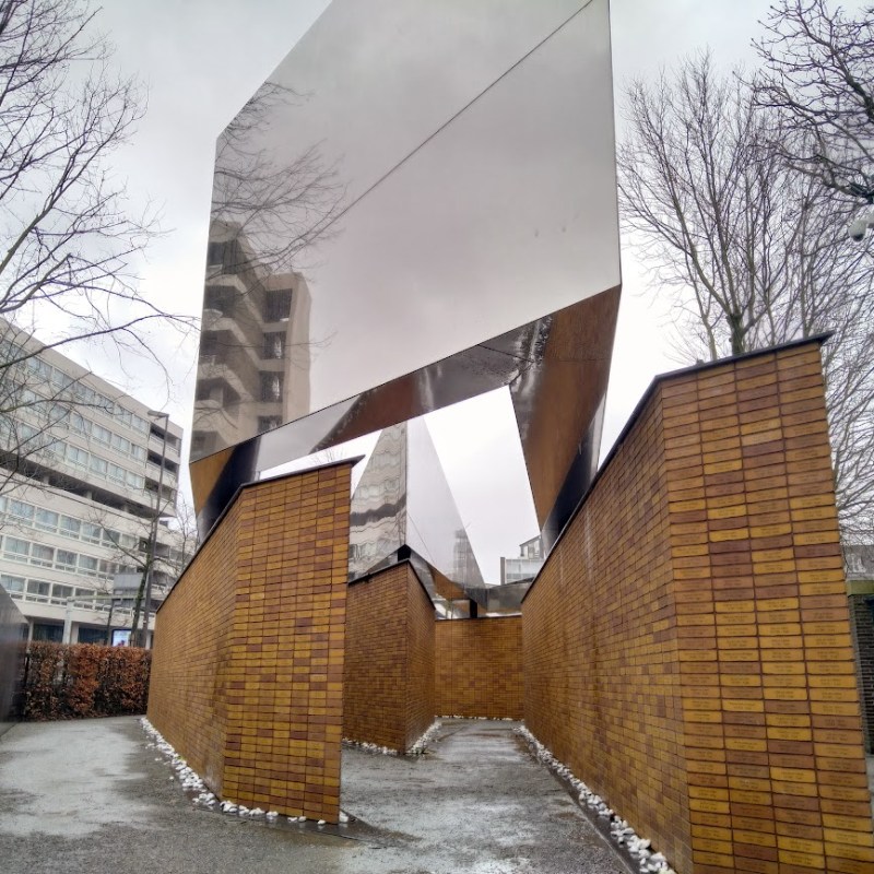 Национален монумент на имената в памет на загиналите в Холокоста