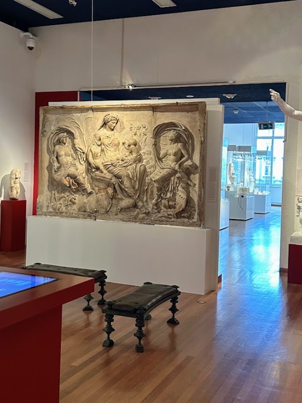 Почивка от тълпите: музеят Allard Pierson (Амстердам)